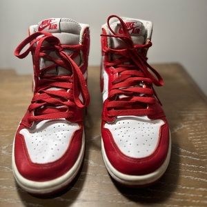 Size 7 - Red Jordan Retro 1 High OG (Pre-owned)